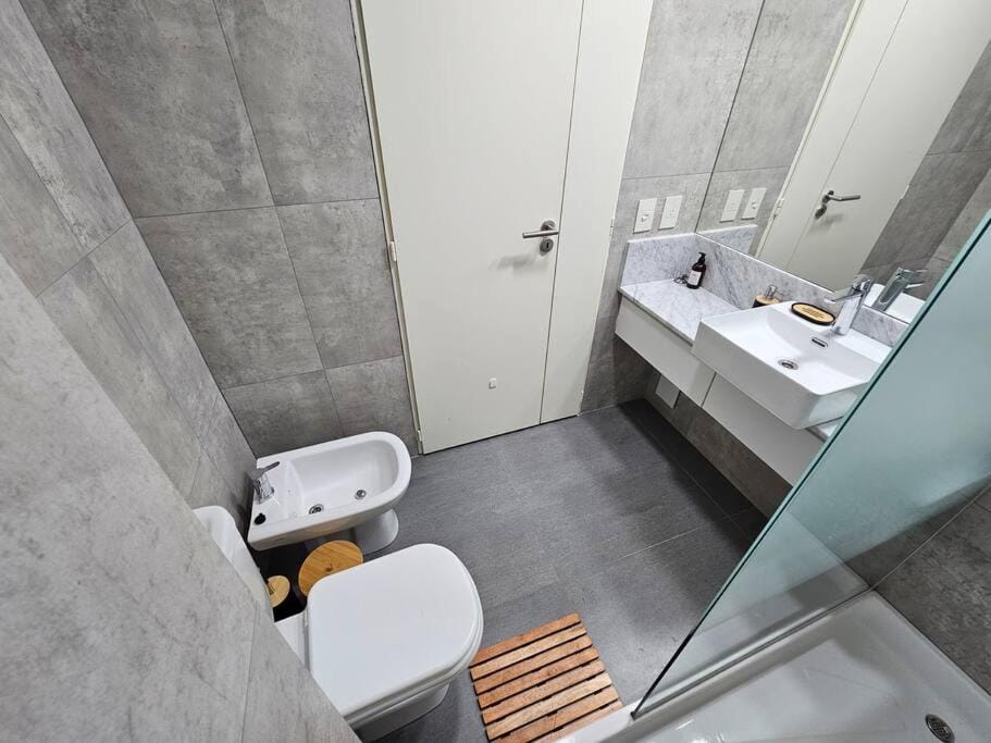 Hermoso Depto, frente al Fleni, muy cerca a pasaje gastronómico Echeverría Apartment in Buenos Aires