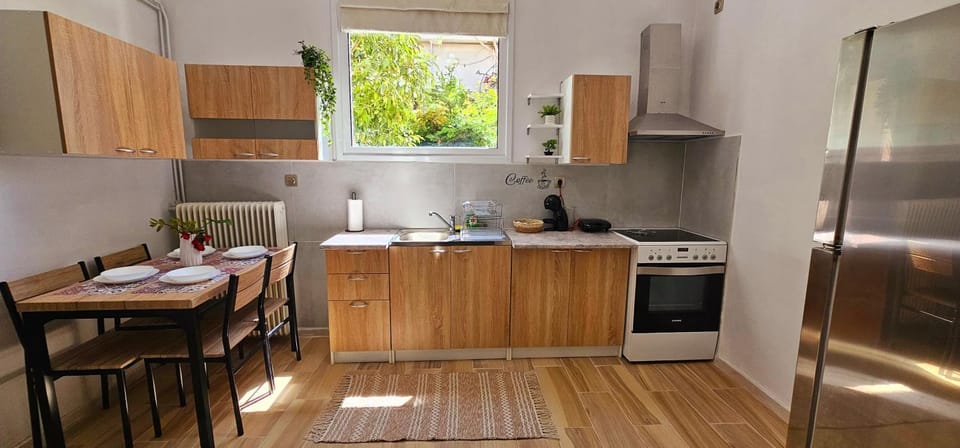 Kitchen or kitchenette, Dining area, oven, pet friendly, stove