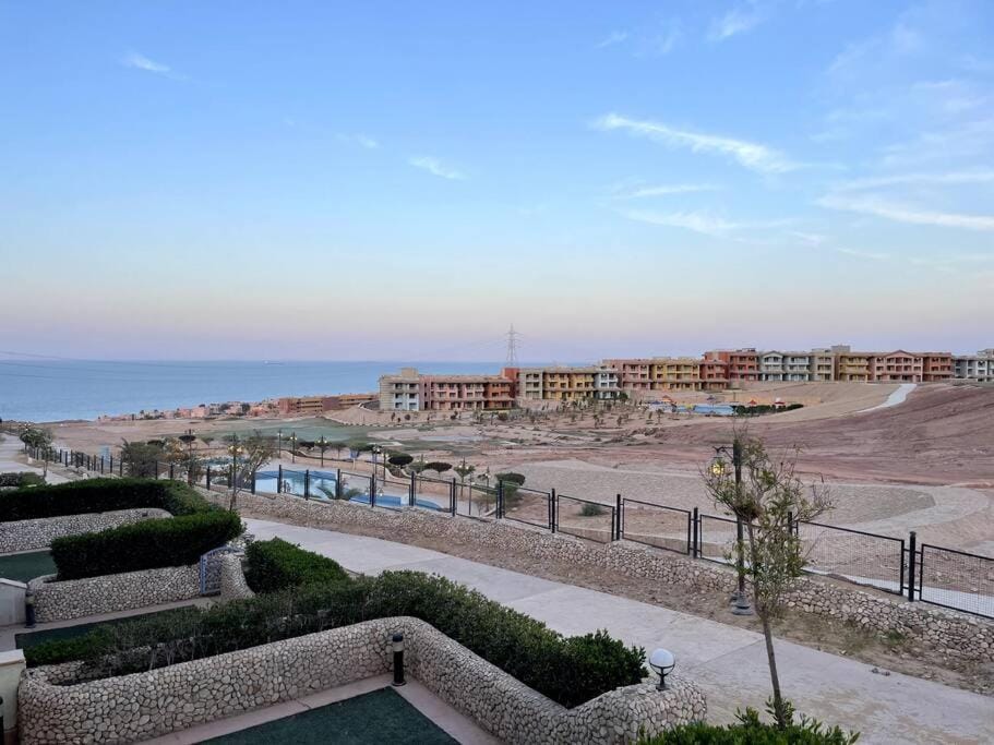 Magnificent 5-bedrooms with Rooftop & Pool Access - No mixed Egyptian groups Villa in Egypt