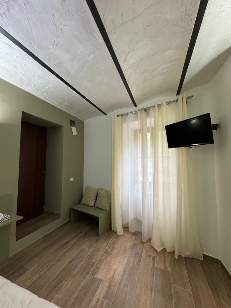TV and multimedia, Photo of the whole room, Bedroom