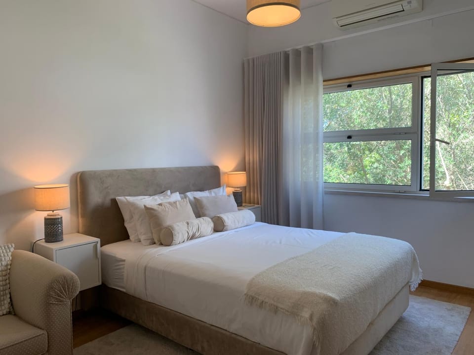 Bed, Bedroom, air conditioner