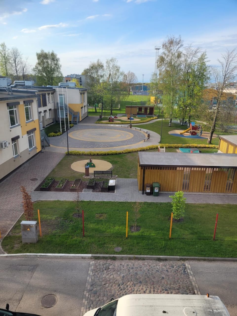 Garden view, Street view
