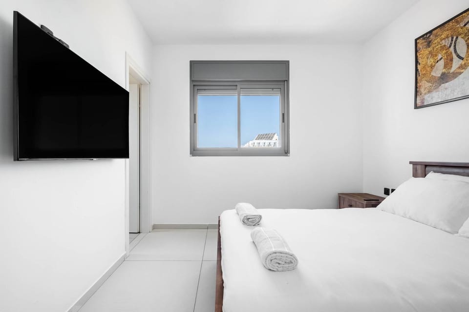 Communal lounge/ TV room, Bed, TV and multimedia, Photo of the whole room, Evening entertainment, Bedroom, towels