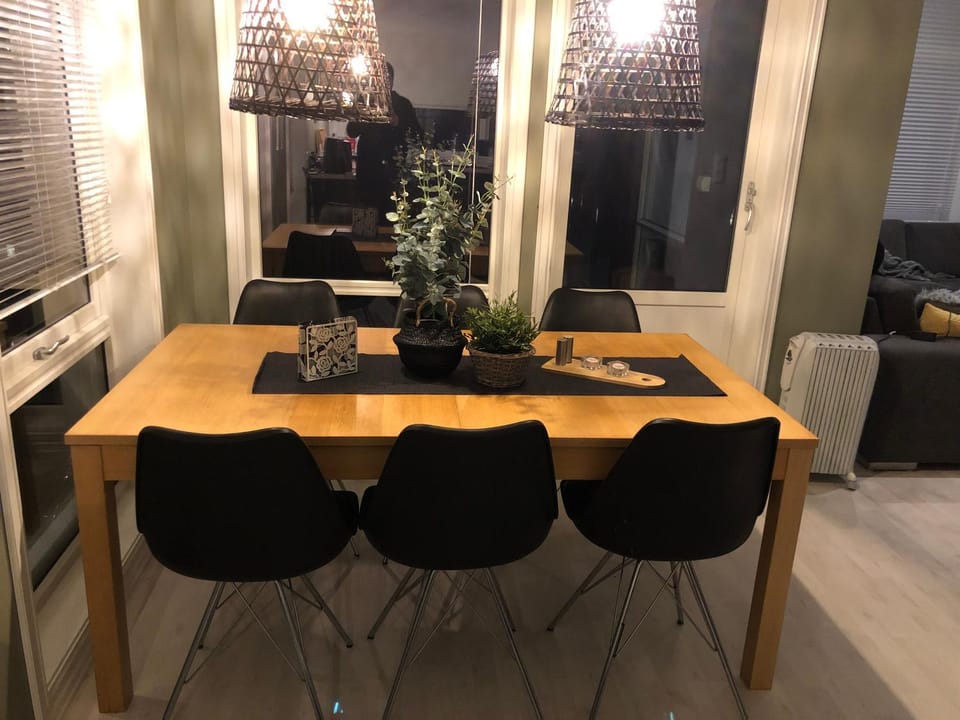Seaside cottage with hot tub and sauna sleeps 11 House in Vestland