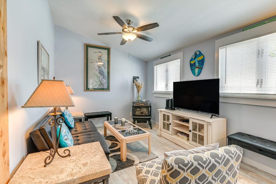 Community Pool & Beach Access: Surfside Beach Home House in Surfside Beach