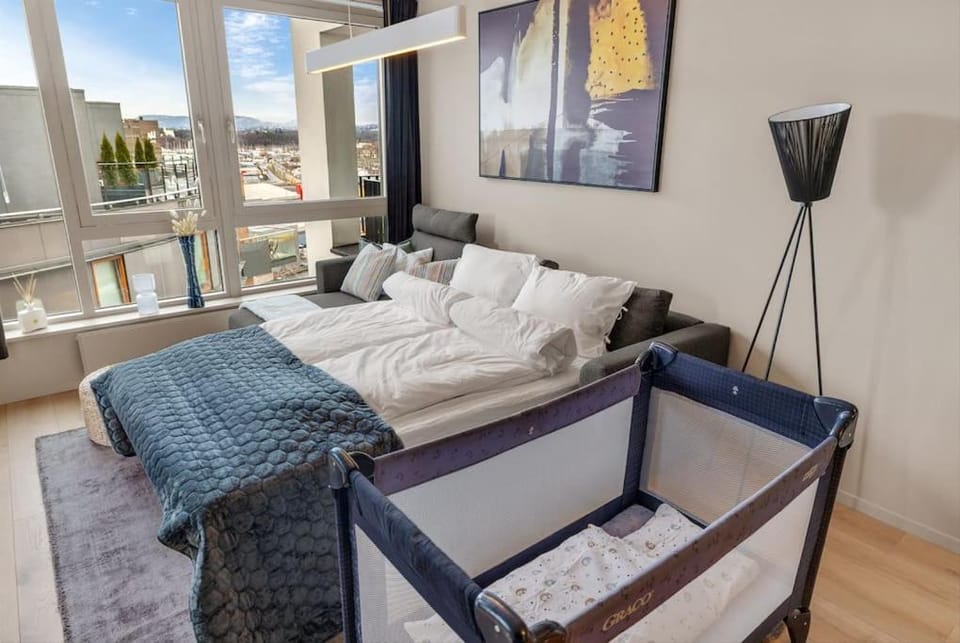 Bed, Living room