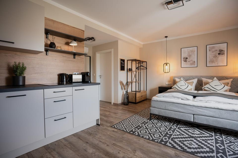 Bed, Coffee/tea facilities, Kitchen or kitchenette, Photo of the whole room, Bedroom
