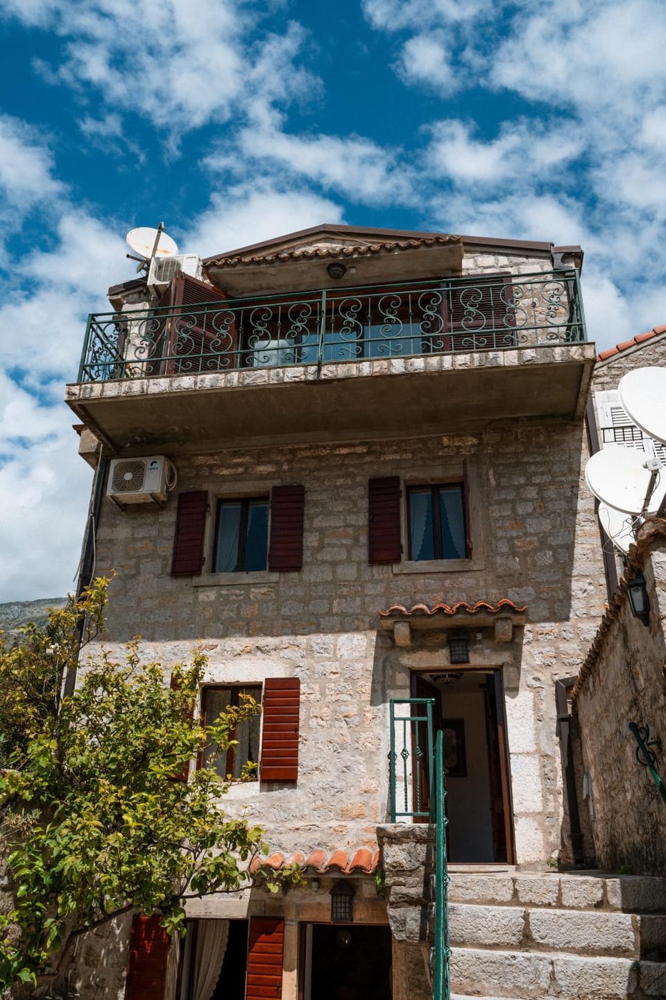 Property building, Balcony/Terrace