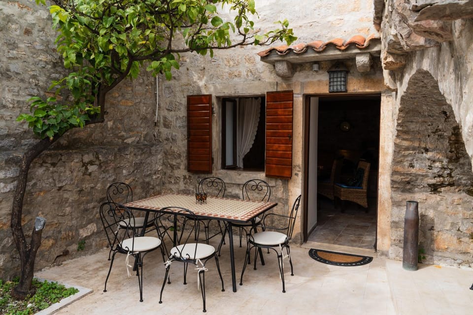Garden, Inner courtyard view