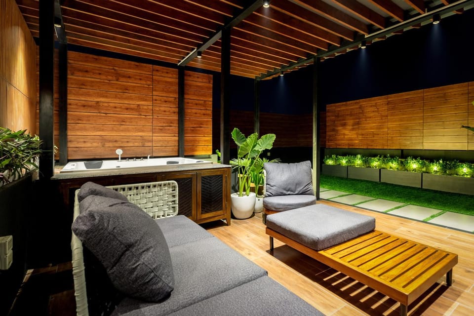 Garden, Hot Tub, Balcony/Terrace