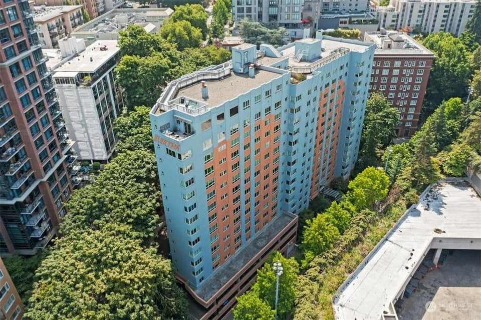 Luxury Downtown Studio King Bed City View Apartment in Seattle