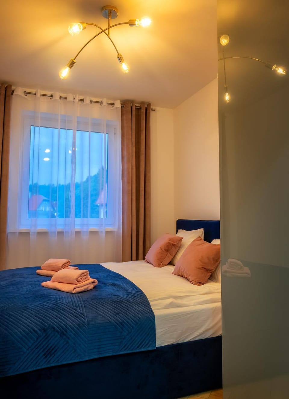 Bed, Bedroom, towels