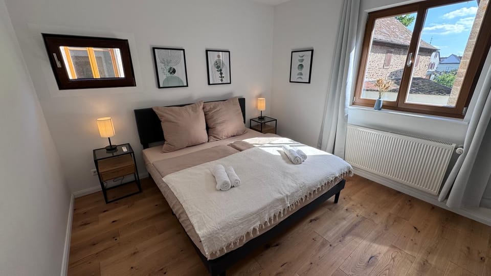 Bed, Photo of the whole room, Bedroom, towels