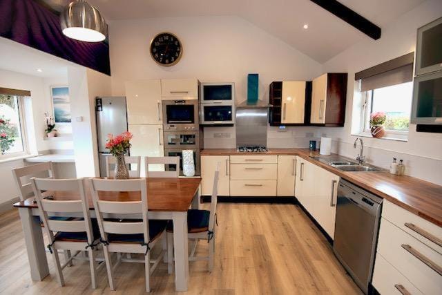 MEADOWLANE LODGE House in County Cork