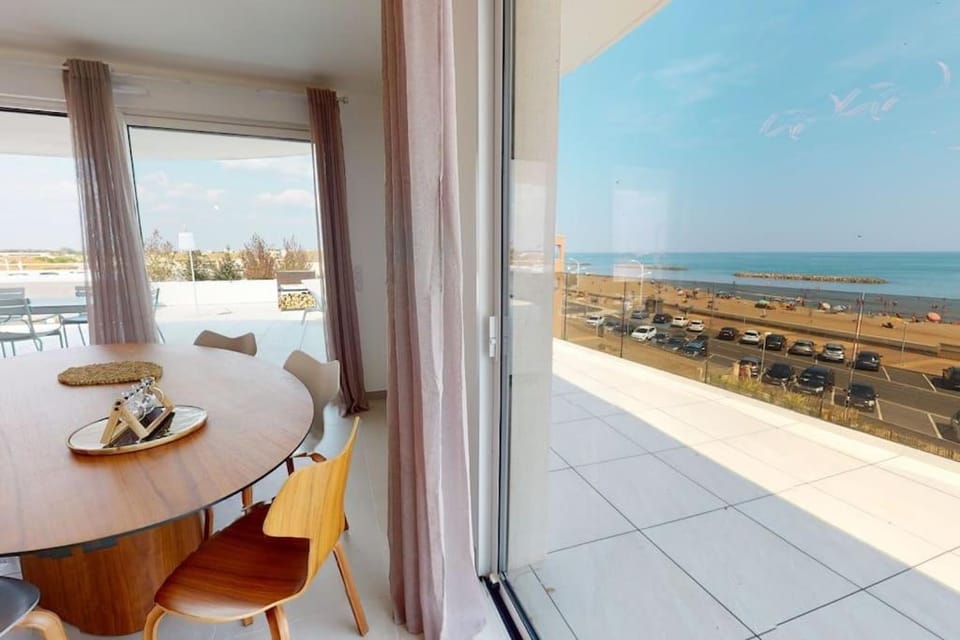 Spendide appartement tout confort, Résidence Archipel T4 en bord de plage, avec grande terrasse aménagée,spa et parking privé Apartment in Occitanie