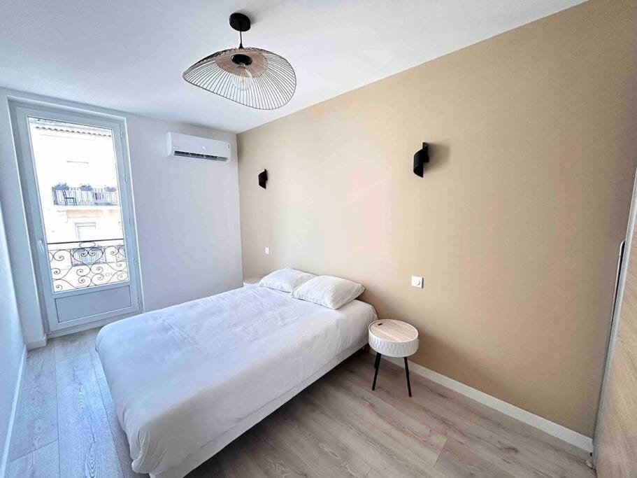 Jaya- 4/6 pers-Standing neuf Hyper centre Terrasse Apartment in Saint-Raphael