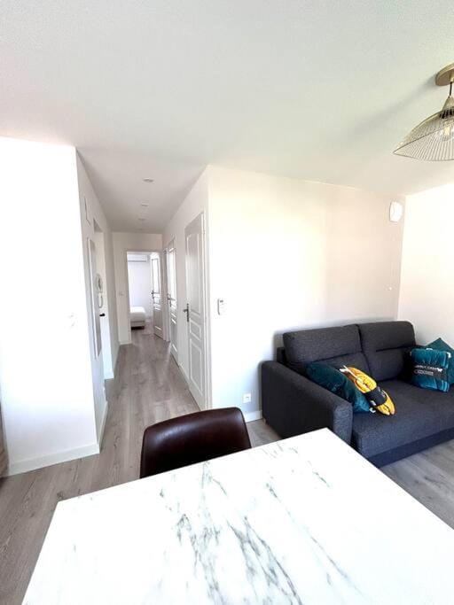 Jaya- 4/6 pers-Standing neuf Hyper centre Terrasse Apartment in Saint-Raphael