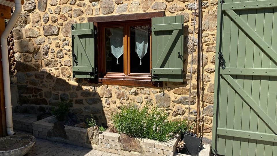 La Grange d'Ardichen vue sur les montagnes - Wifi fibre House in Occitanie