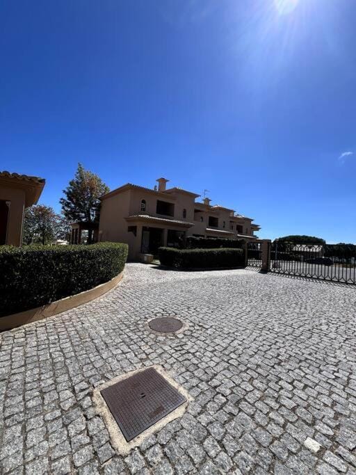 Moradia Almorávia House in Olhos de Água