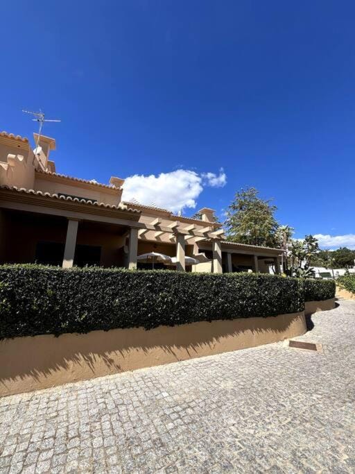 Moradia Almorávia House in Olhos de Água