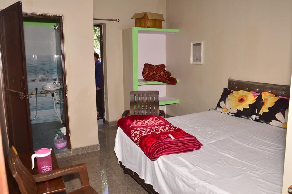 Toilet, Bed, Bedroom