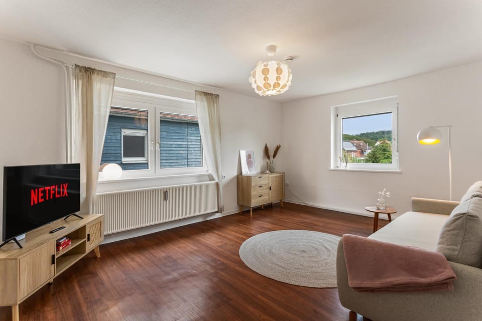 TV and multimedia, Living room, Seating area, Evening entertainment