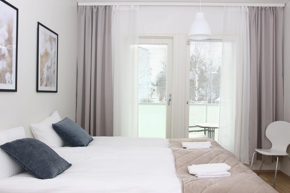 Bed, Photo of the whole room, towels