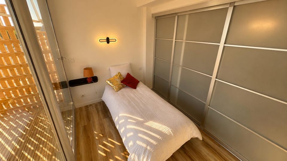 Bed, Bedroom