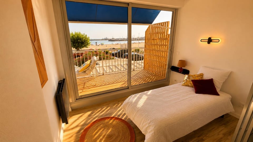 Bed, Balcony/Terrace, Bedroom