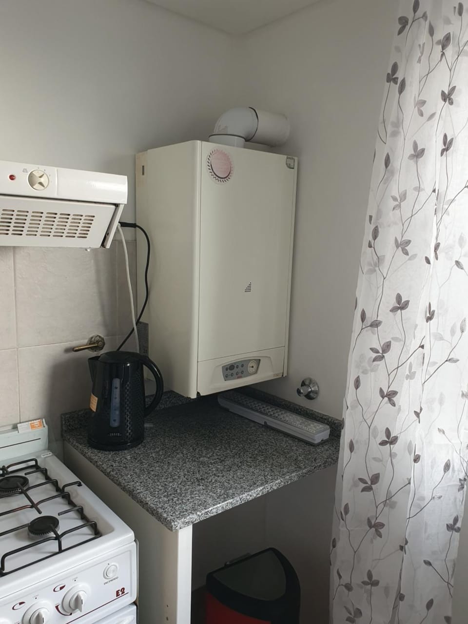 Coffee/tea facilities, Kitchen or kitchenette, pet friendly, stove