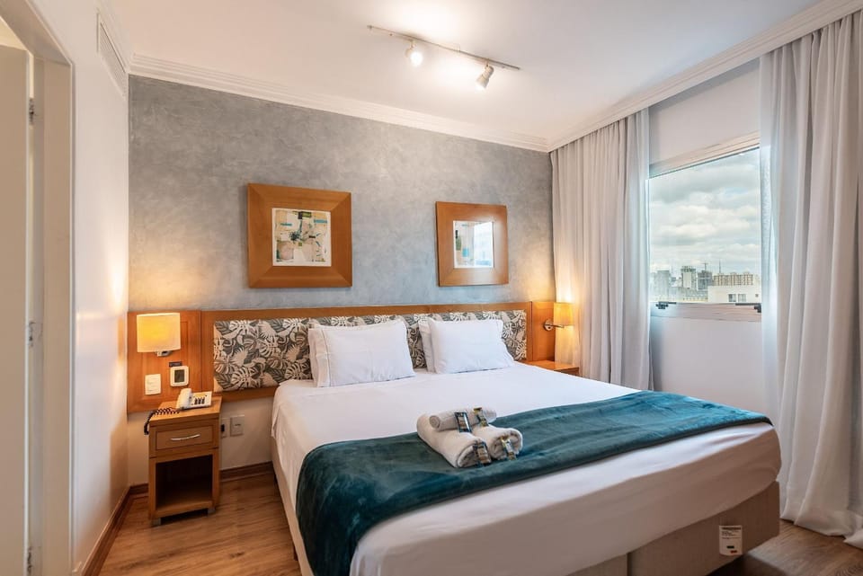 Bed, Photo of the whole room, towels