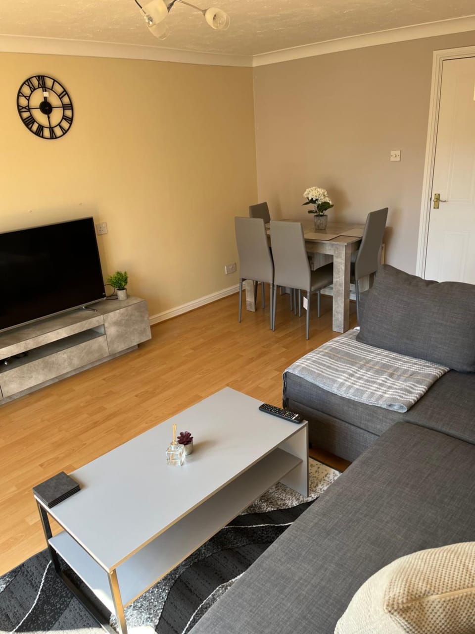 Communal lounge/ TV room, Living room, Dining area
