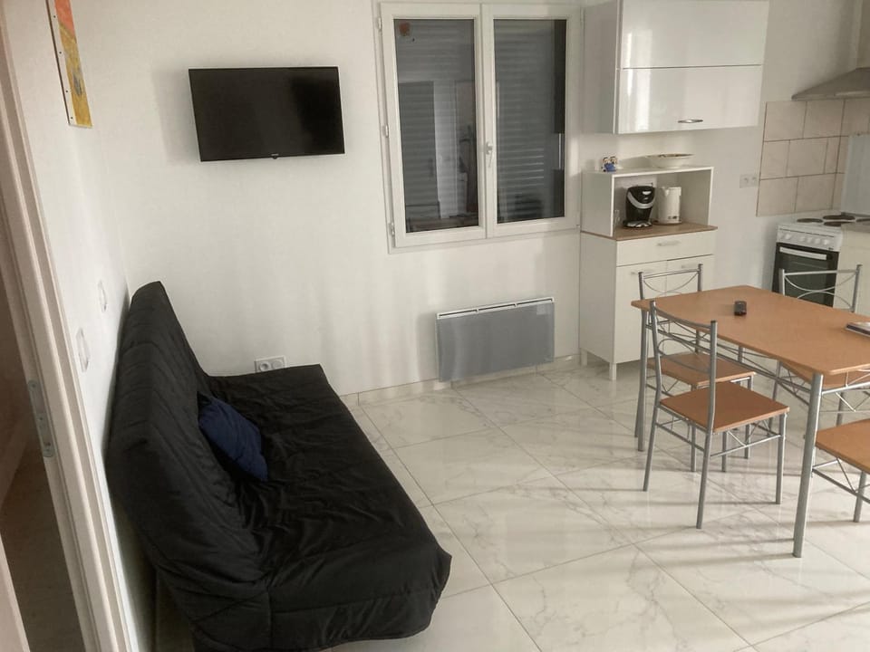 Kitchen or kitchenette, Living room, Dining area