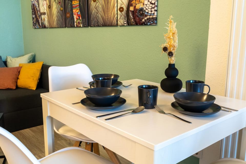 Dining area, Food