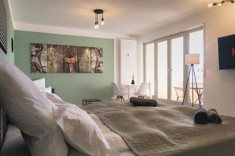 Bed, TV and multimedia, Living room, Photo of the whole room, Dining area, Bedroom