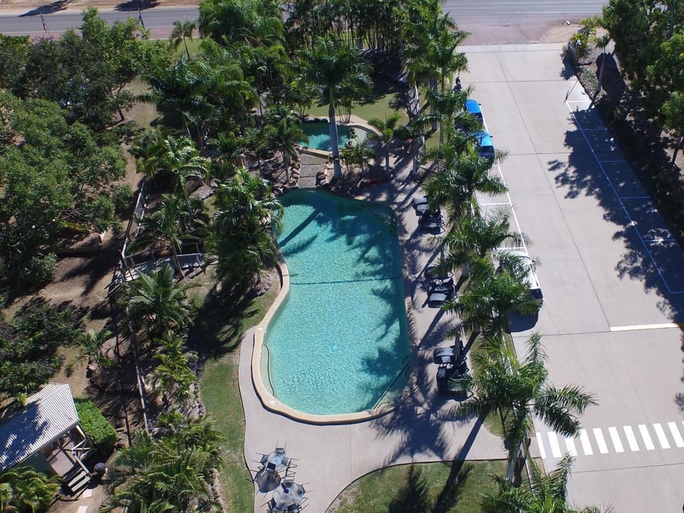 Swimming pool, Swimming pool