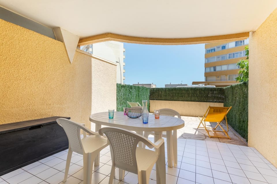Patio, Patio, Balcony/Terrace, Balcony/Terrace, sunbed