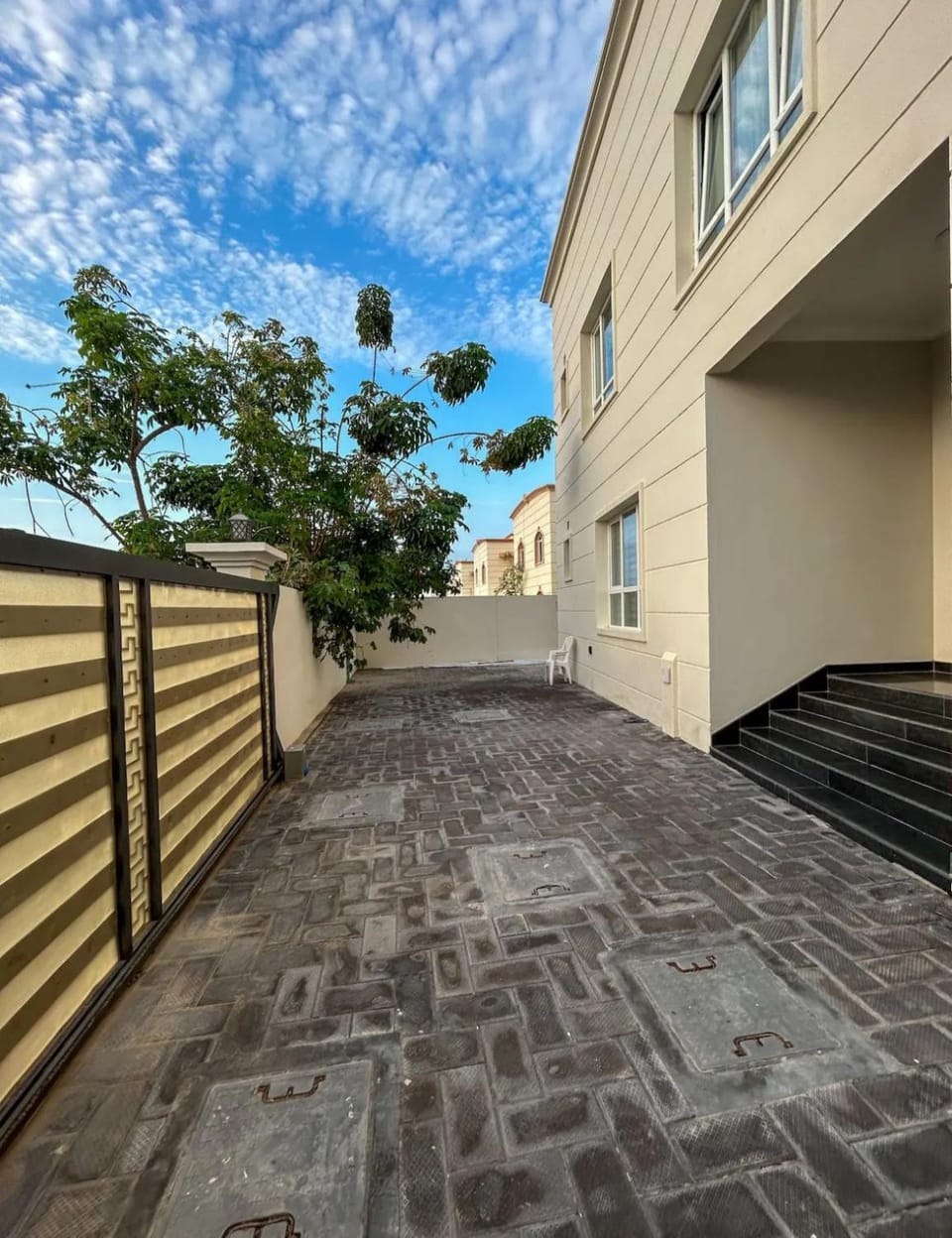 Property building, Day, Neighbourhood