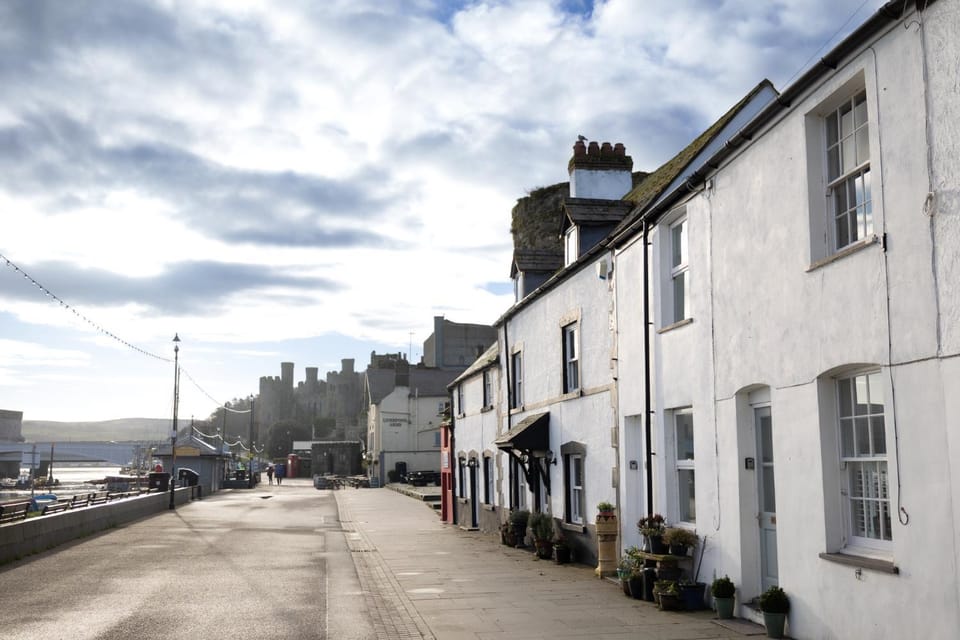 Neighbourhood, Natural landscape, Street view, Location