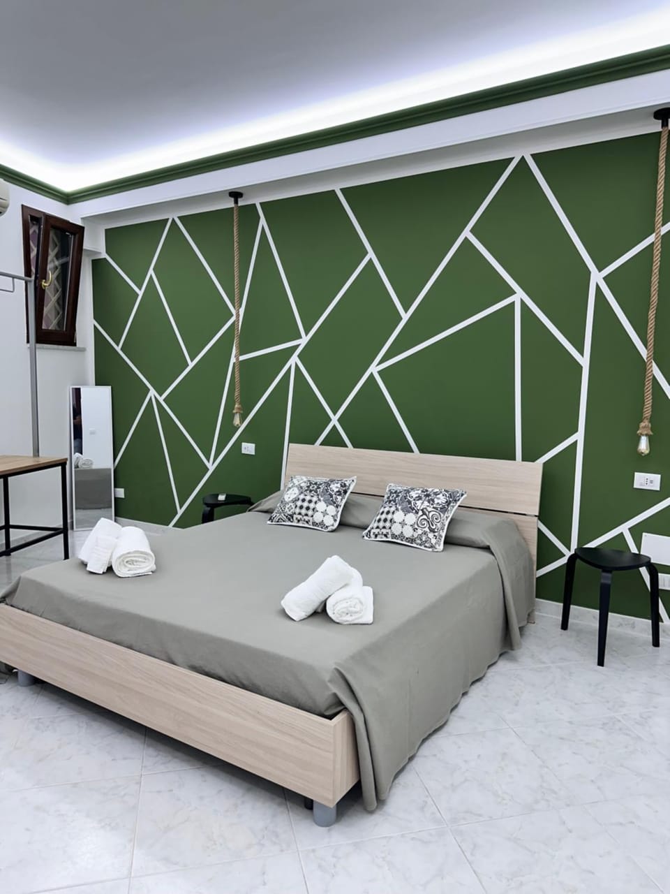 Bed, Photo of the whole room, Bedroom, towels