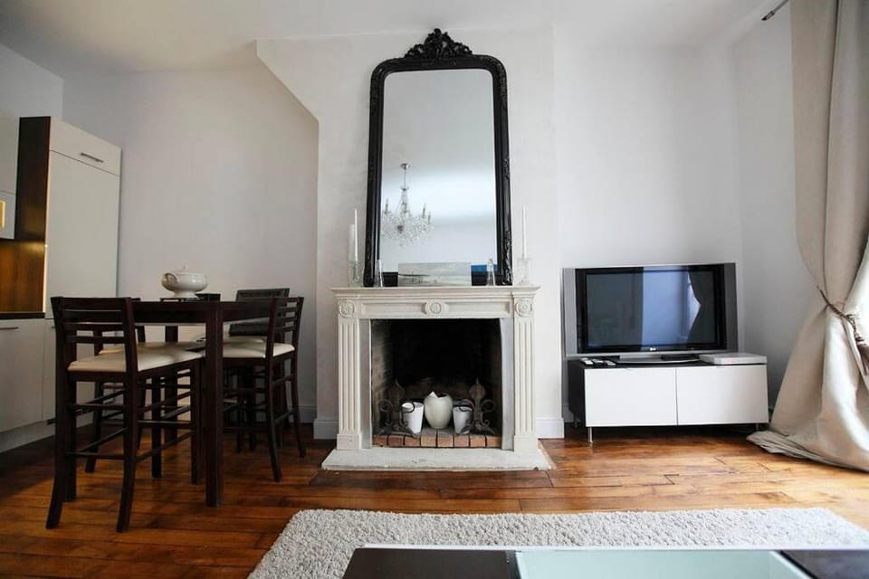 TV and multimedia, Living room, Dining area