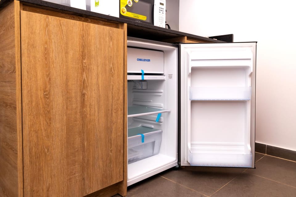 Kitchen or kitchenette, oven