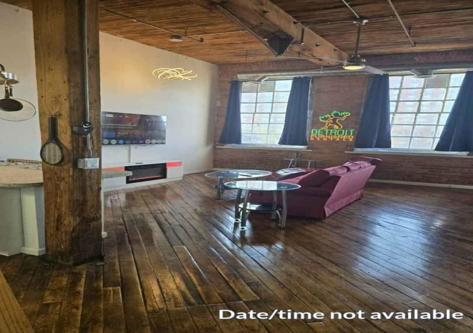 TV and multimedia, Photo of the whole room, fireplace, furniture