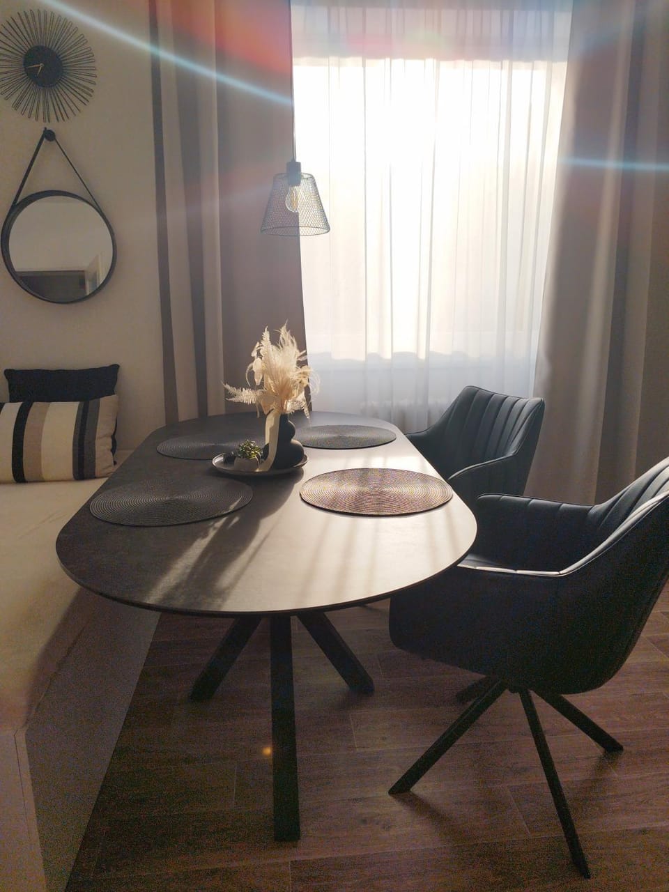 Seating area, Dining area