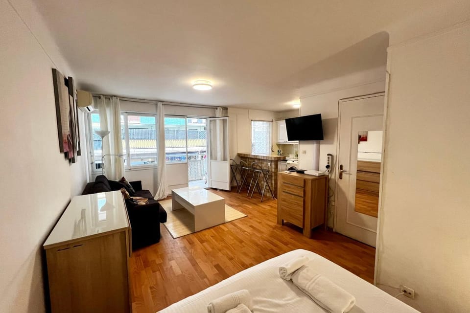 Studio Vidal in the city center of Cannes with AC Apartment in Cannes