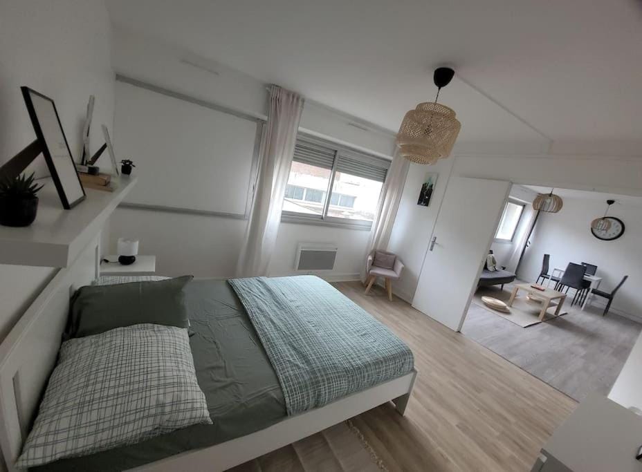 Bed, Photo of the whole room, Bedroom