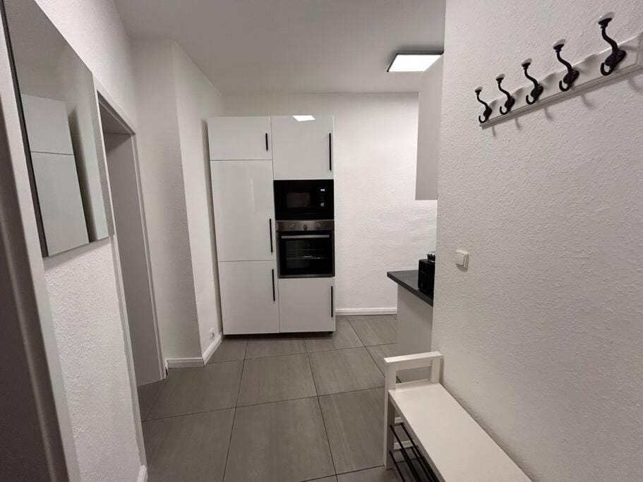 Kitchen or kitchenette, minibar