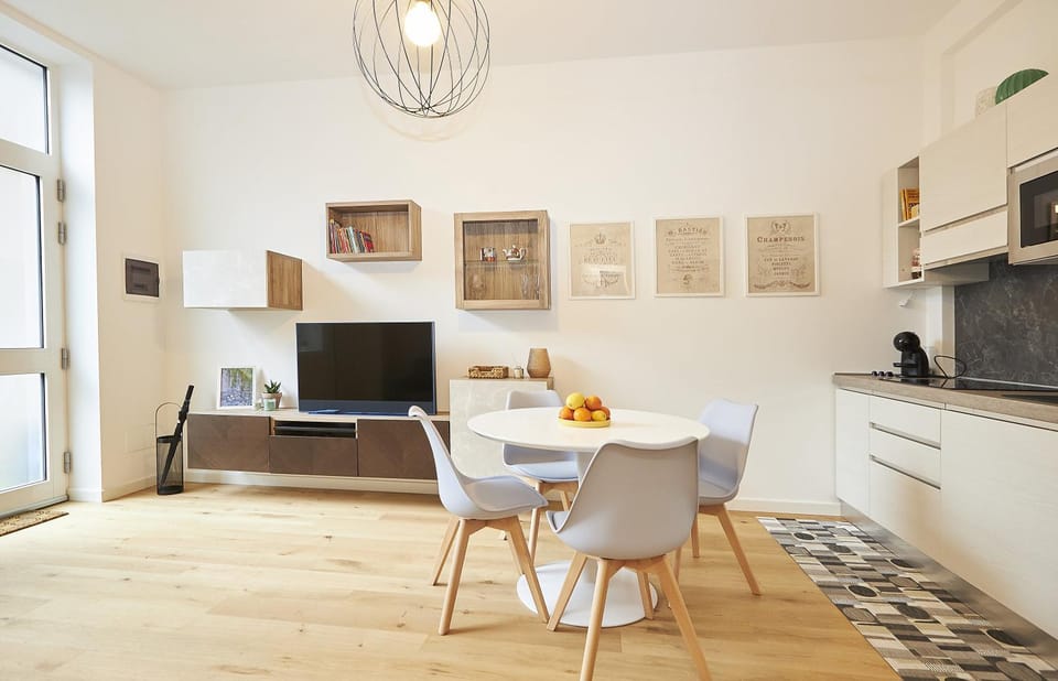 TV and multimedia, Dining area
