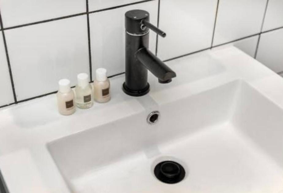DELUXE STUDIO City charm Loadshedding Free Apartment in Cape Town