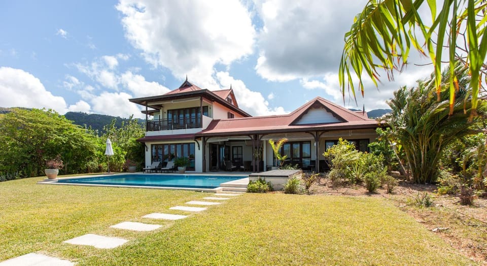 Facade/entrance, Pool view, Sea view